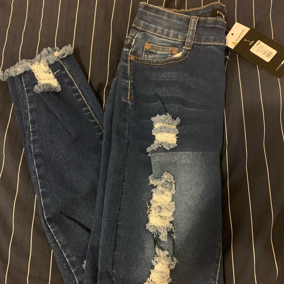 NEW FASHION NOVA JEANS SIZE 7 - Picture 1 of 1